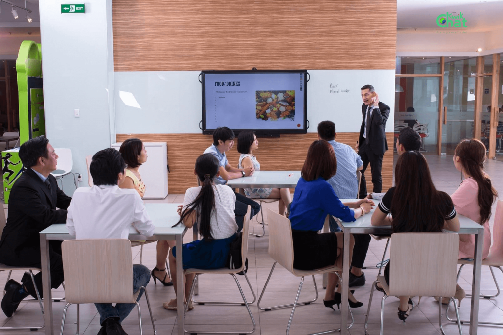 Hình ảnh học tiếng anh giao tiếp cho người đi làm số 5 hinh-anh-hoc-tieng-anh-giao-tiep-cho-nguoi-di-lam-so-5.png