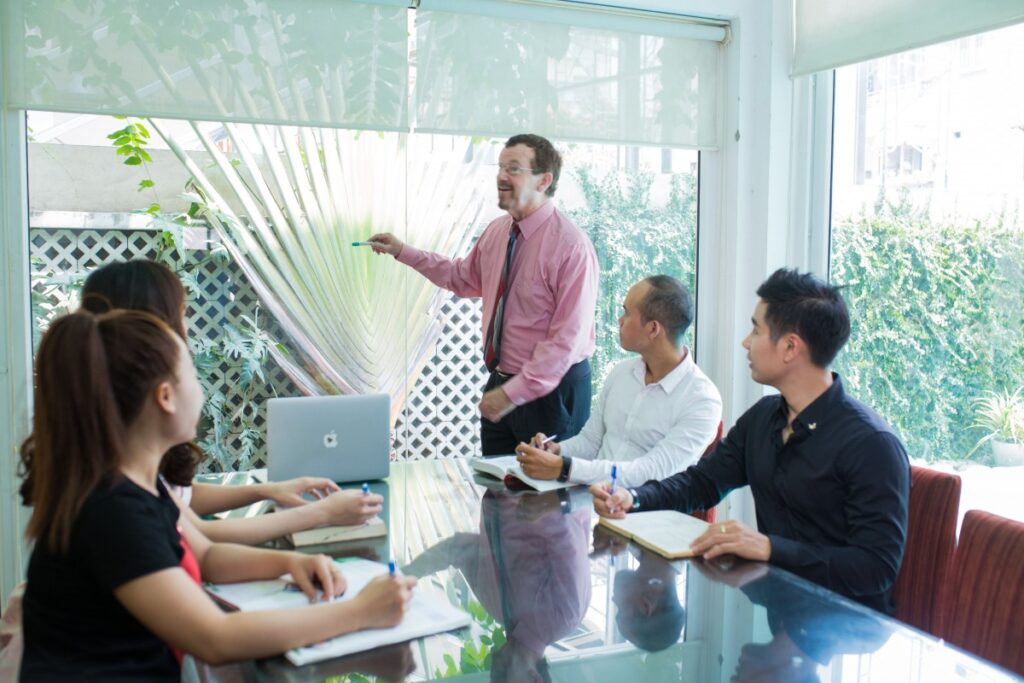 Dạy tiếng Anh doanh nghiệp tiêu chuẩn quốc tế 3 day-tieng-anh-cho-doanh-nghiep-tieu-chuan-quoc-te3