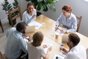 hinh-anh-tu-hoc-tieng-anh-giao-tiep-cho-nguoi-di-lam-2