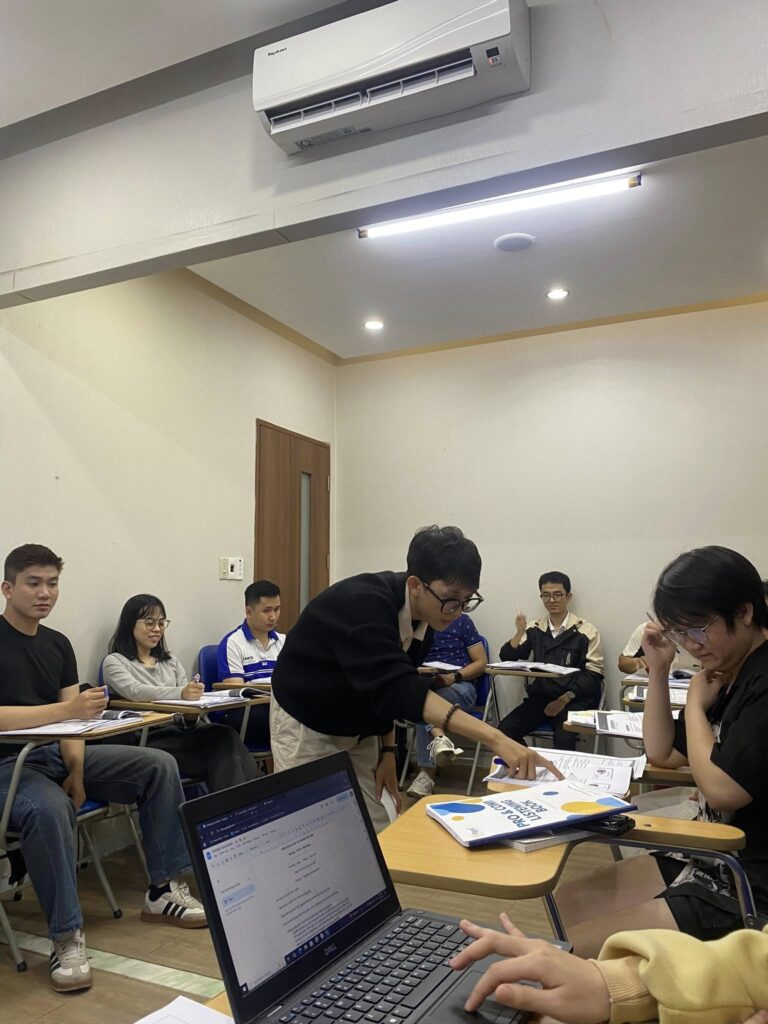 “Nhiều dân văn phòng phản xạ speaking tốt hơn khi được luyện theo đúng tình huống công việc thực tế.”