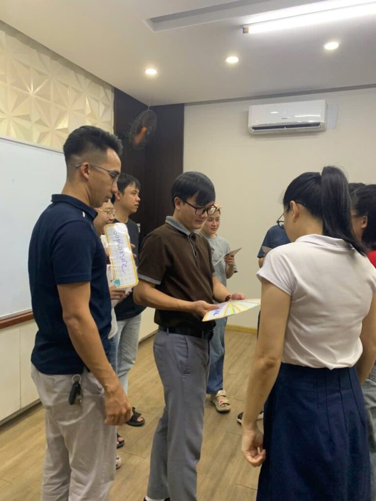 “Môi trường có speaking thường xuyên giúp nhiều dân văn phòng phản xạ tự nhiên hơn trong các cuộc họp bằng tiếng Anh.”