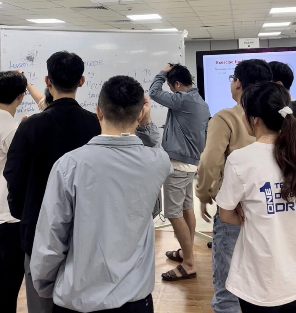 "Luyện discussion theo workplace scenario giúp nhiều dân IT phản xạ speaking tốt hơn khi client communication."