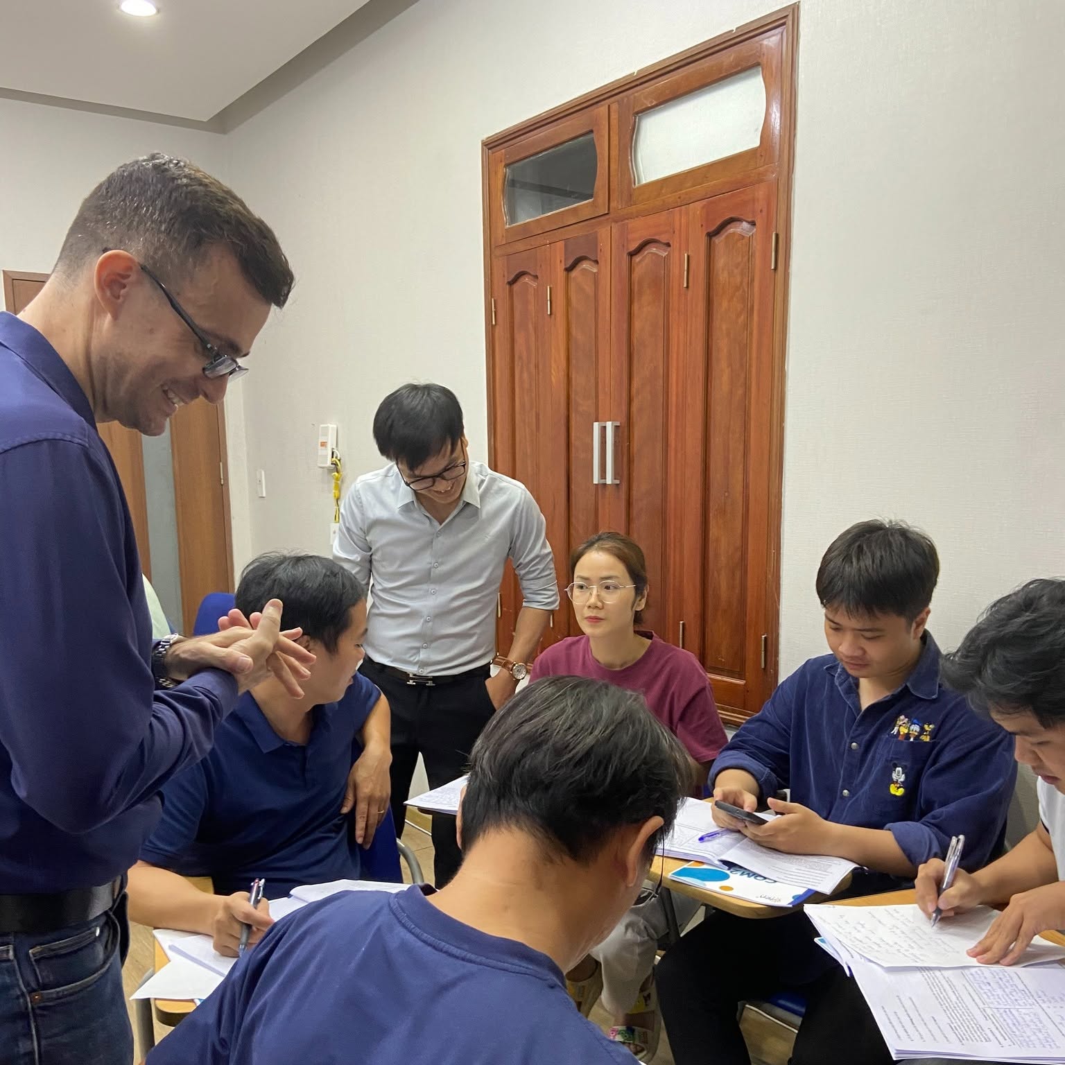  "Luyện teamwork discussion giúp nhiều dân IT speaking tự nhiên và tự tin hơn trong daily meeting."