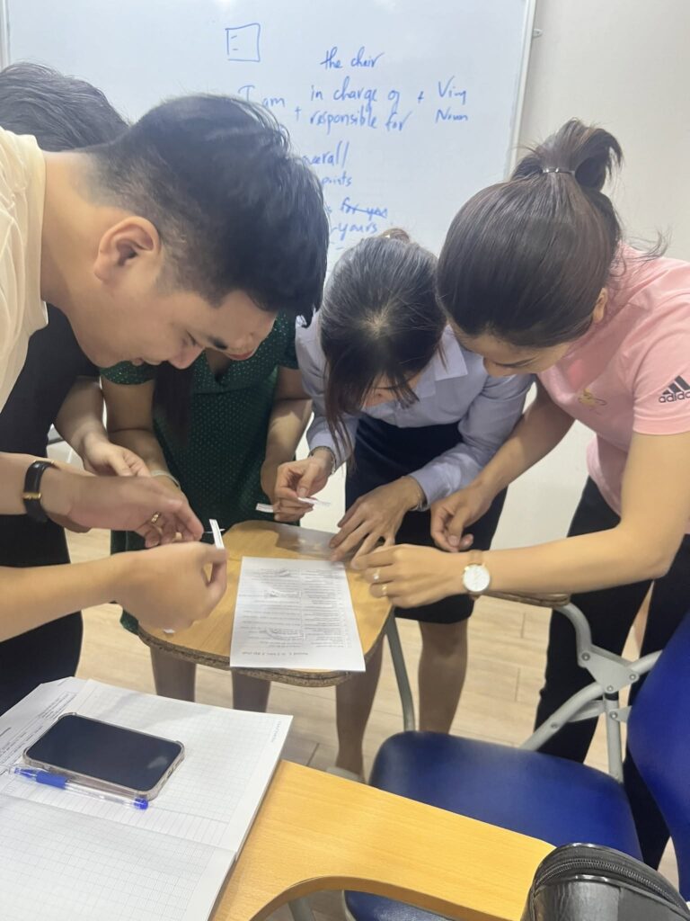 "Speaking theo nhóm nhỏ giúp nhiều dân IT phản xạ discussion và teamwork communication tự nhiên hơn."