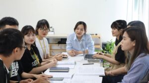 "Môi trường speaking thực tế giúp nhiều developer communication tự nhiên hơn khi client call."