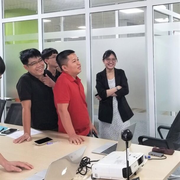 "Luyện phản xạ discussion liên tục giúp nhiều dân IT communication tự nhiên hơn trong công việc."