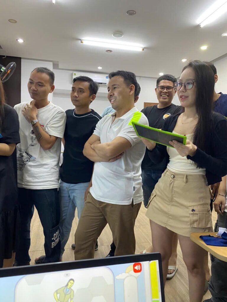 "Luyện discussion theo workplace scenario giúp nhiều developer phản xạ speaking nhanh hơn trong công việc."