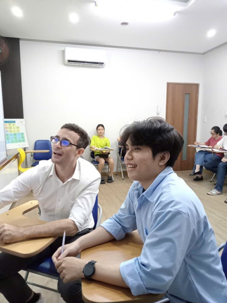  "Môi trường speaking thực tế giúp nhiều developer communication tự nhiên hơn khi đi làm."