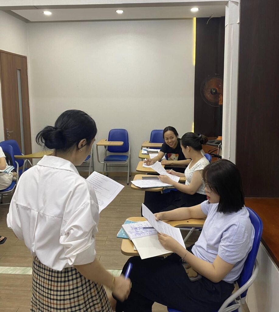  "Tiếng Anh giao tiếp cho người đi làm không cần học lại từ đầu - chỉ cần luyện đúng thứ công việc thực tế đang cần."