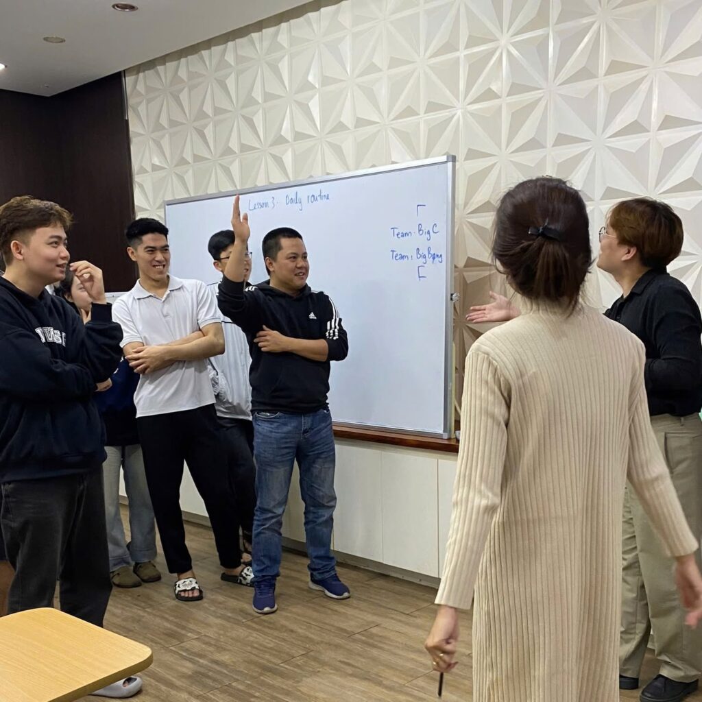  "Từ presentation đến client meeting - dân văn phòng cần phản xạ speaking thật, không phải lý thuyết."