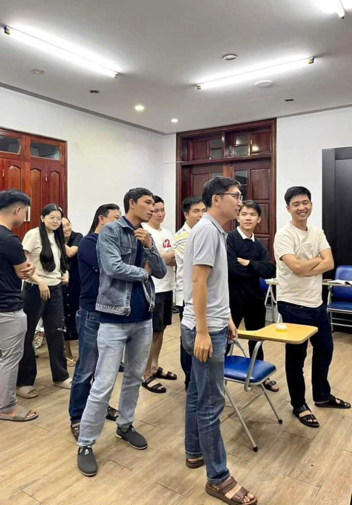 "Nhiều dân văn phòng speaking tự nhiên hơn khi được luyện theo đúng tình huống công việc thực tế"