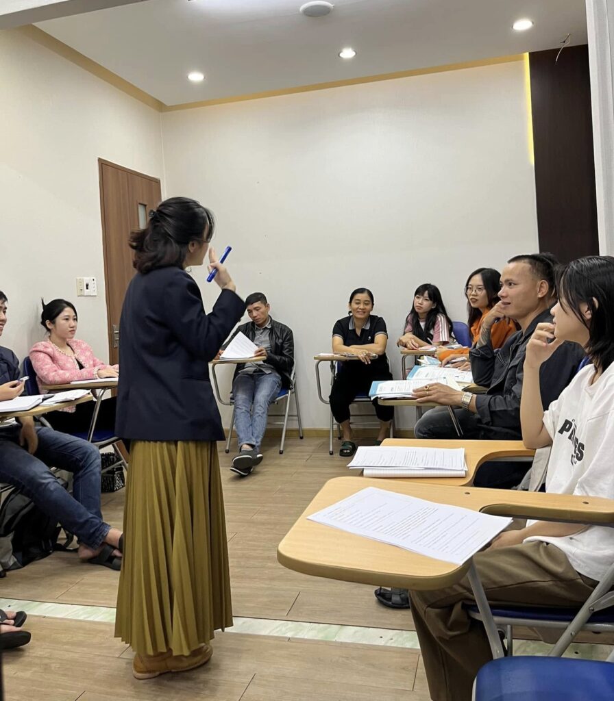 "Luyện explain idea và phản hồi liên tục giúp nhiều dân văn phòng presentation tự nhiên hơn"