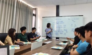 "Việc luyện speaking theo mẫu câu và tình huống dùng thật giúp nhiều người phản xạ tự nhiên hơn khi giao tiếp"