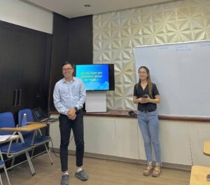 "Nhiều người đi làm mất gốc cải thiện speaking tốt hơn khi có môi trường thực hành thường xuyên"