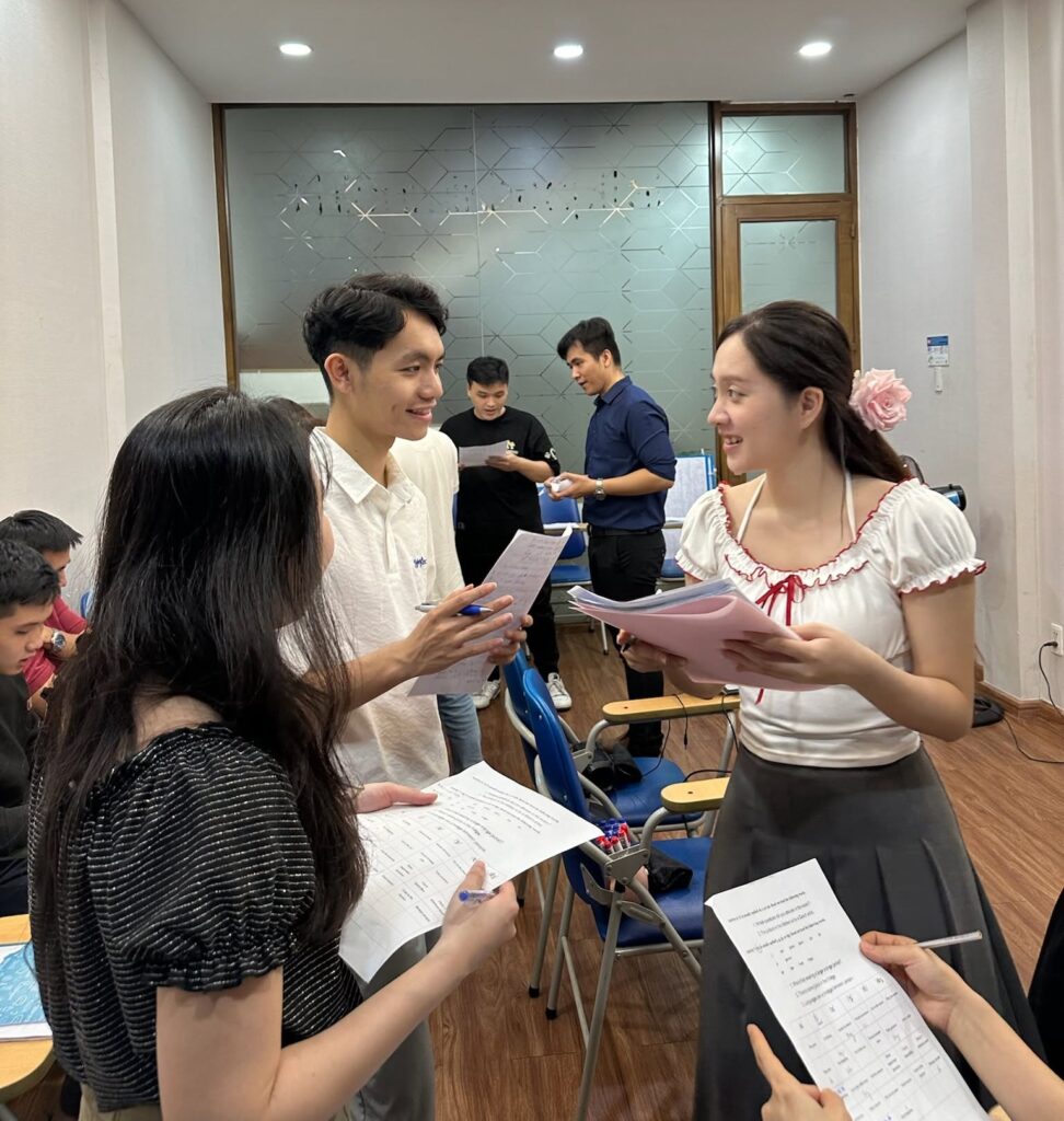 "Nhiều người đi làm mất gốc thường cải thiện speaking dễ hơn khi bắt đầu từ những tình huống giao tiếp đơn giản và được thực hành thường xuyên"