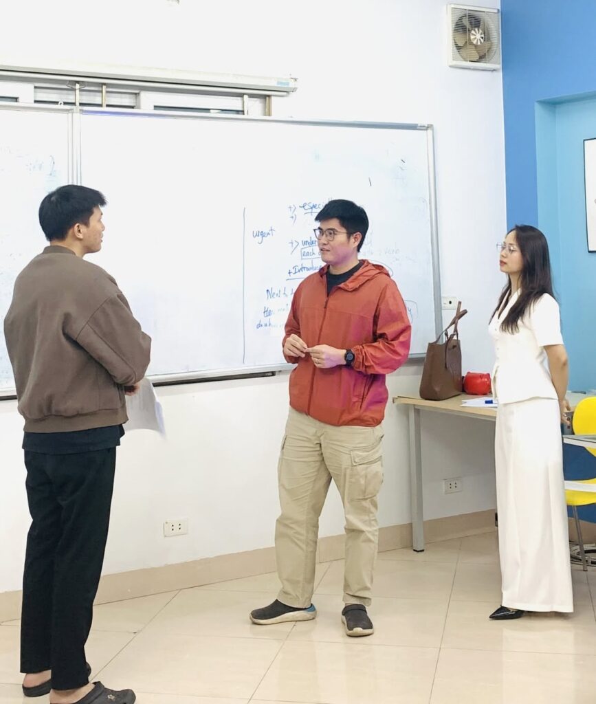 "Nhiều người đi làm mất gốc chỉ bắt đầu tự tin speaking hơn khi có môi trường luyện phản xạ giao tiếp thường xuyên"
