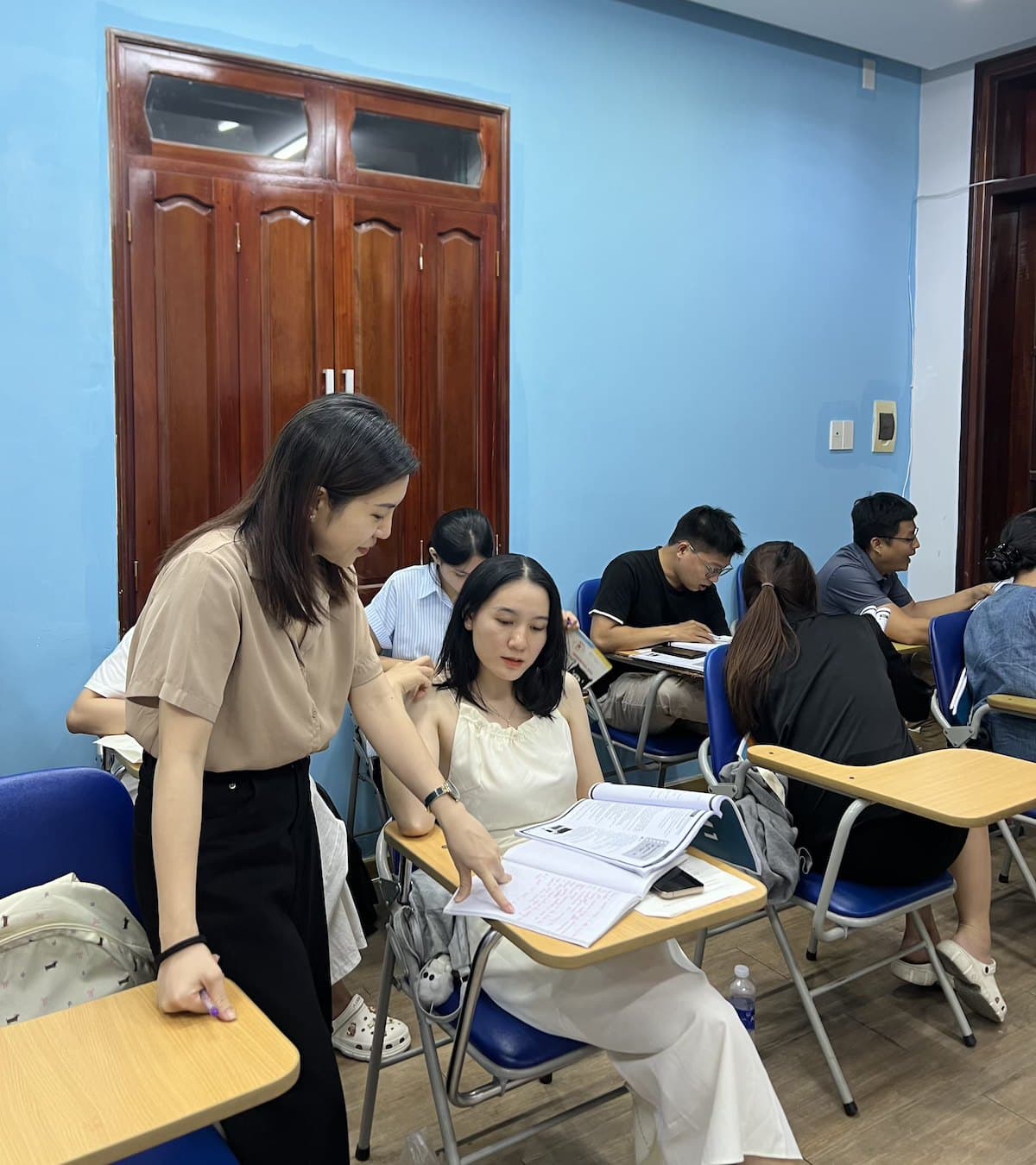 Học viên lớp PRO 258 được hướng dẫn trong giờ học tại Aten